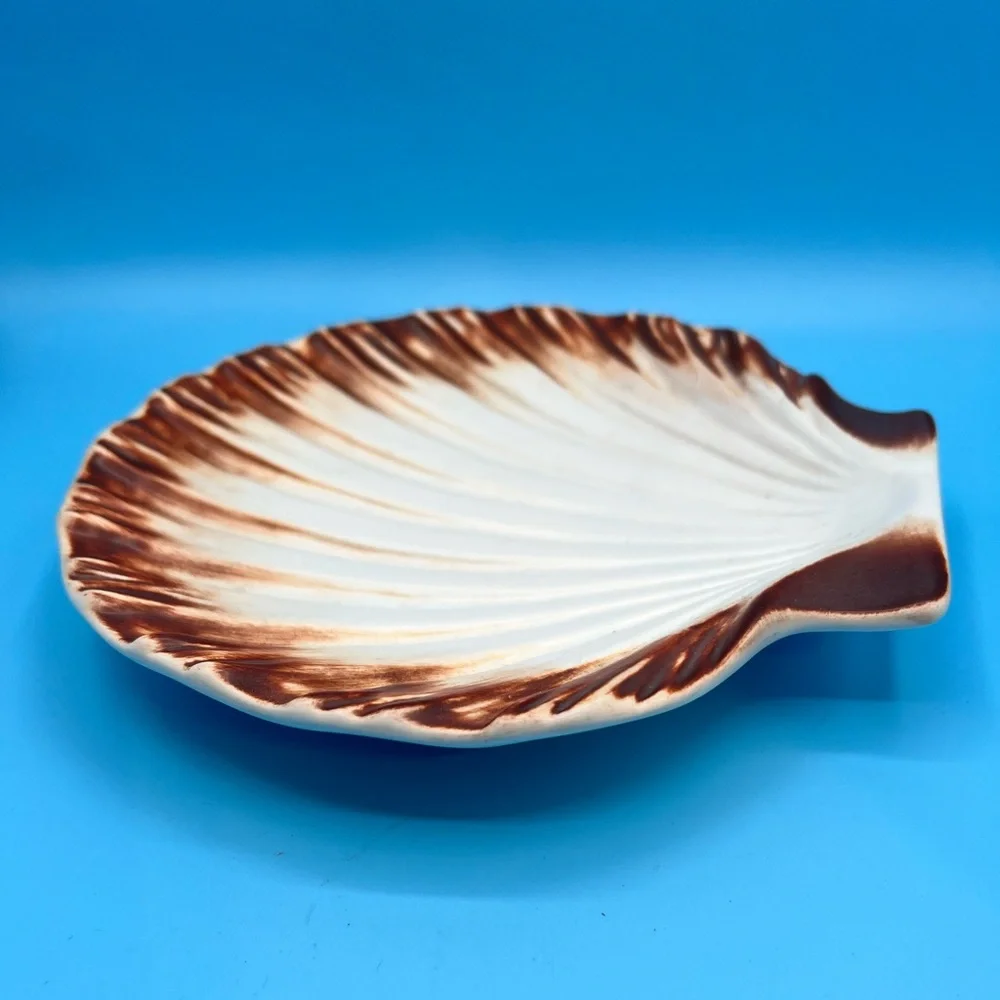 Shell-Shaped Ceramic Plate